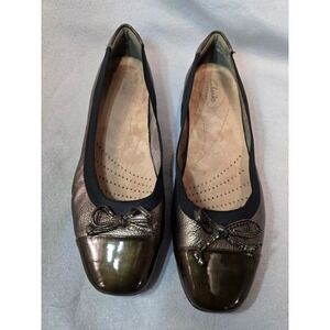 Clarks Women's Metallic Brown Bronze Ballet Flats with Bow Detail Sz 8.5M